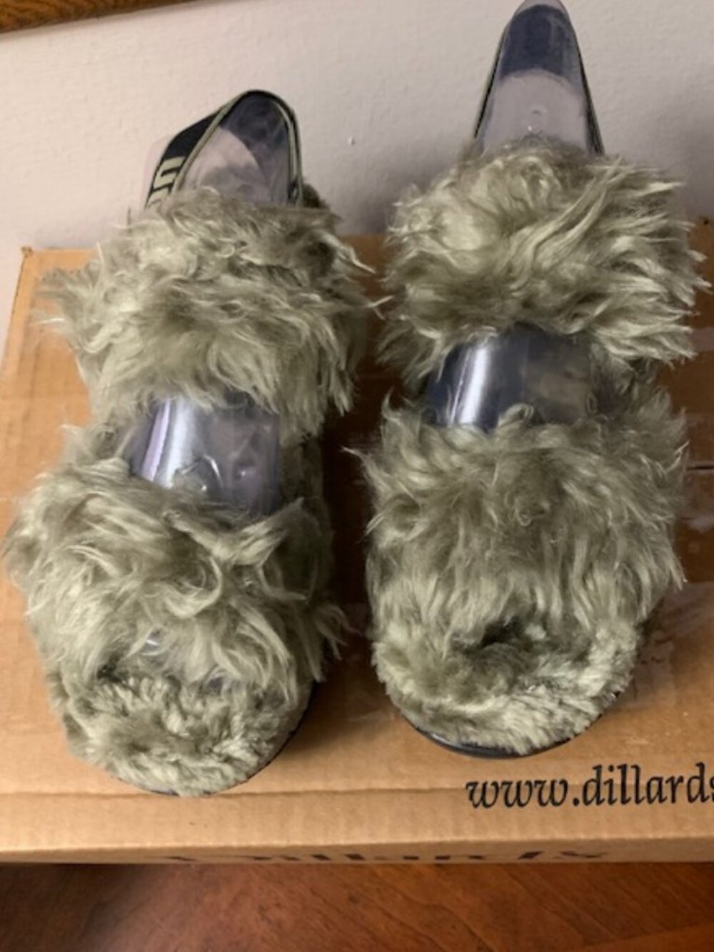 NIB UGG sandal/slippers